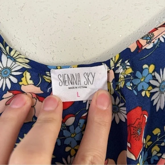 🦋 Sienna Sky Blue Floral Cinched V-Neck Cropped Blouse Large Spring - Picture 3 of 7